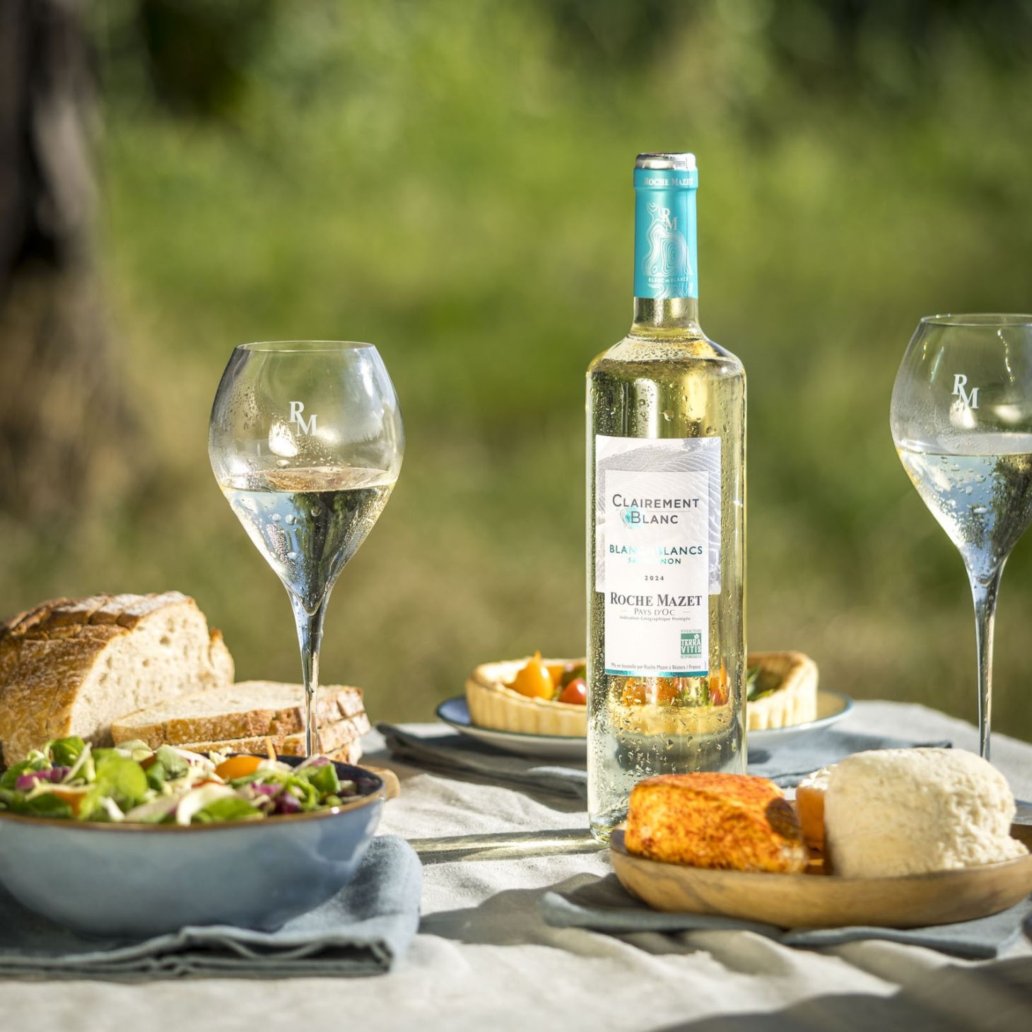 Accord mets-vin Clairement Blanc de Roche Mazet avec un plateau de fromages